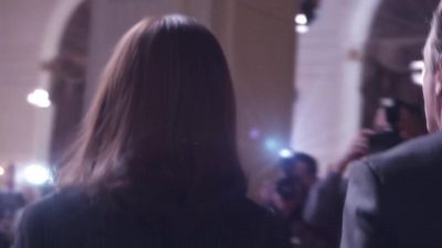 (camera shutters clicking) - The Good Wife