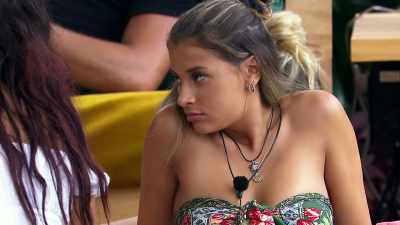 >> CAMERAMAN TOM, CLOSER,
CLOSER, THERE'S THE RAGE. - Love Island