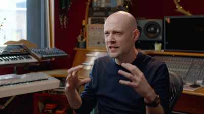 Cameron wanted it incredibly
dingy and poorly lit. - Aliens Expanded