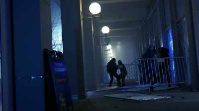 - Campus locked down as more
than 1,000 people rallied - No Safe Spaces