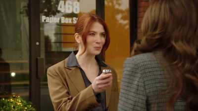 - Can you back up, please?
- Can you just give me a-- - The Princess and the Bodyguard