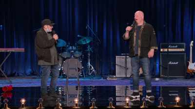 -Can we bring Bill out for a second?
-[Attell] Yeah, let's bring Bill out. - Bill Burr Presents: Friends Who Kill