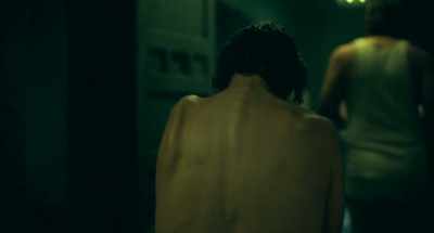 - [can clattering]
- [men grunting] - Joker: Folie à Deux