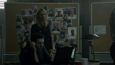 - Can you clean this up?
- I'm trying. - Homeland
