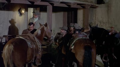 Can you cover him while I get up Get up - Rio Lobo