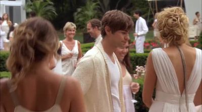 Can you excuse me a moment? - Gossip Girl