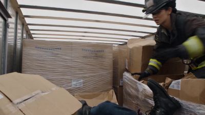 - Can we get a C-collar?
- Yeah. - Chicago Fire