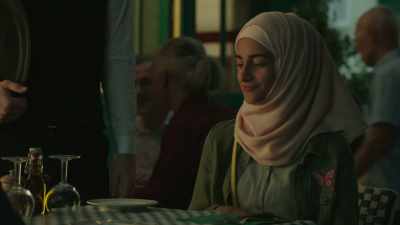 Can we get a cheese olive
pizza and a sancerre? One. - The Romanoffs