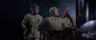 - Can we get moving?
- The engineer's alive but not the fireman. - Von Ryan's Express