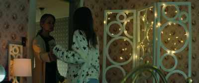 - Can you go now?
- Just give me the phone. - My True Fairytale