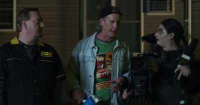 Can you guys wait in the video store?
I'll run the camera. - Clerks III