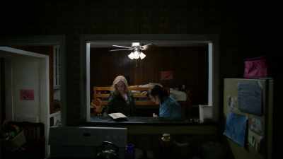 - Can you hand-- - Good Girls