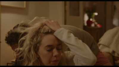 -Can you hold my hand or my head?
-[Sean] Yeah, of course. - Pieces of a Woman