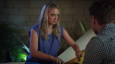 - Can I ask you a question?
- Sure. - The Date Whisperer