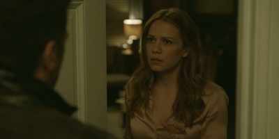 - Can I come in?
- What's going on? - Pearson