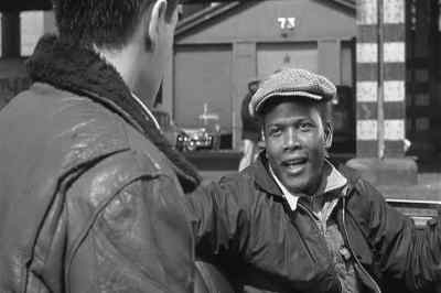 -Can I give you a lift?
-No, no, thanks. - Edge of the City
