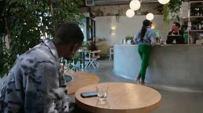 Can I have a chai latte
with oak milk, please? - Sweet Life: Los Angeles