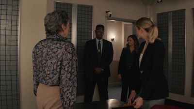 Can I have the room, please? - NCIS: Hawai'i
