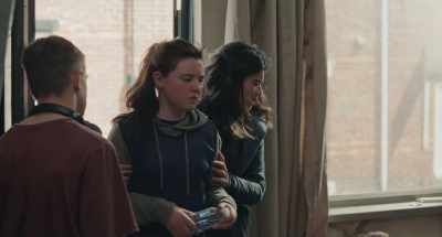 - Can I help her inside?
- Yeah, sure. - The Old Oak