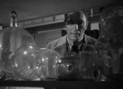 Can I help?
- No thanks, I've got it. - Murders in the Zoo
