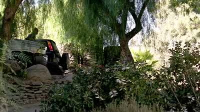 - Can I help you, ma'am? - Heroes