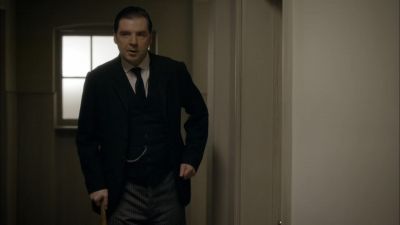Can I help you, m'lady? - Downton Abbey