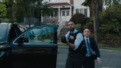 - Can I help you? - FBI