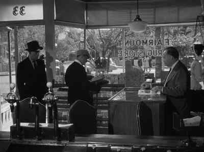 -Can I help you, sir?
-Yeah. Give me a pack of cigarettes. - High Sierra