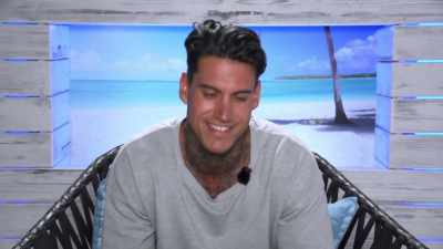 Can I recouple
with two girls? - Love Island