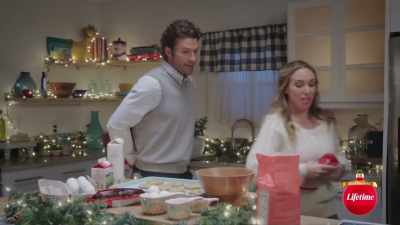 - Can I show it to you?
- Yeah. - Blending Christmas