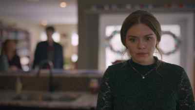 - Can I talk to her?
[door shuts] - Five Gold Rings