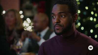 Can we just pretend that we
went on a date and just leave? - Inventing the Christmas Prince