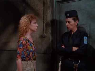 Can not bathe now.
- My friend is inside. - Prison Heat