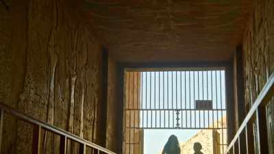 Can they piece together evidence
that shatters the myth... - Tutankhamun: Secrets of the Tomb