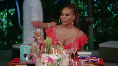 - Can we play Taboo?
- Maybe on your night we can. - The Real Housewives Ultimate Girls Trip