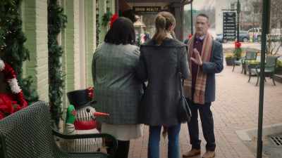 Can you please excuse me
I must call my travel agents - A Taste of Christmas