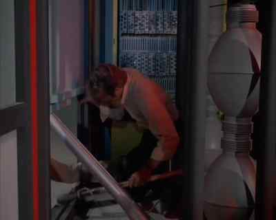 Can you pry it up?
We've only got
a few seconds! - Land of the Giants