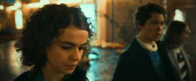 - Can we ride whatever we want?
- Everything with the lights on. - Carousel