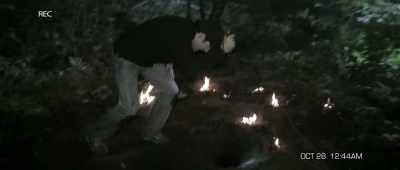 - Can you see what it is?
- No, it's too deep. - The Gracefield Incident