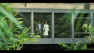 Can she see us? - Jurassic World