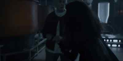 - Can you walk?
- Better than her. - Batwoman
