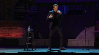 Când i se oferă șampanie, e entuziasmat. - Gad Elmaleh: American Dream