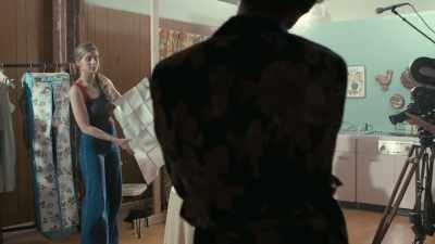CANDY: Joss,
come get her beautiful tits. - The Deuce