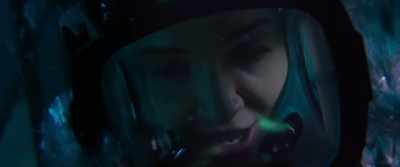 -...can't... breathe.
-L'm coming, Kate. - 47 Meters Down