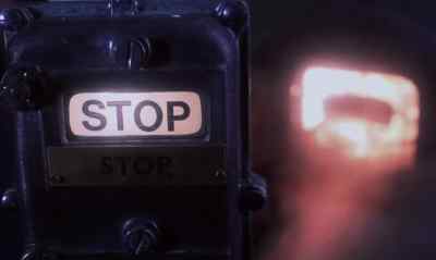 - Can't you stop it?
- We've got to let off steam, - S O S  Titanic
