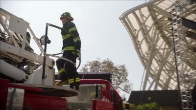 Cap, power's
out. Safe to approach. - 9-1-1