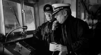 -Captain.
-Big Red's changing course, sir. - The Bedford Incident