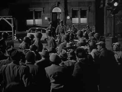 - Captain, move these people back.
- Yes, sir. - The Day the Earth Stood Still