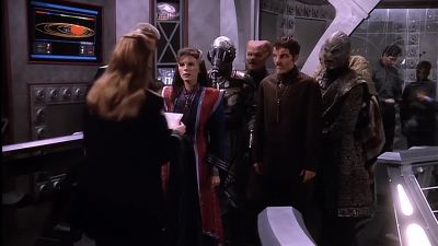 Captain, Vorlon fleet
is engaging Shadow vessel. - Babylon 5