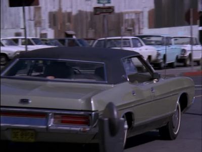 -Car 4, come in.
-CAR 4. - Hawaii Five-0